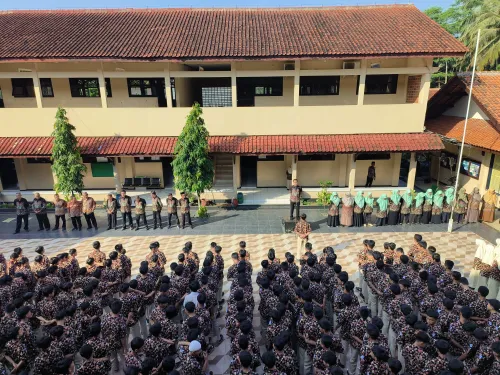 APEL PAGI DAN HALAL BIHALAL KELUARGA BESAR SMP NEGERI 1 CILONGOK 1446 H