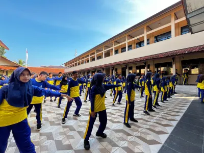 Senam Anak Indonesia Hebat
