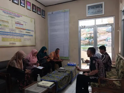 Menghidupkan Literasi di Grup WA Guru